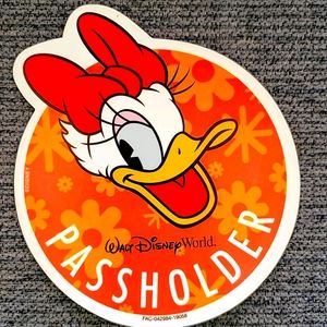 Disney 2019 Flower & Garden Festival Daisy Magnet